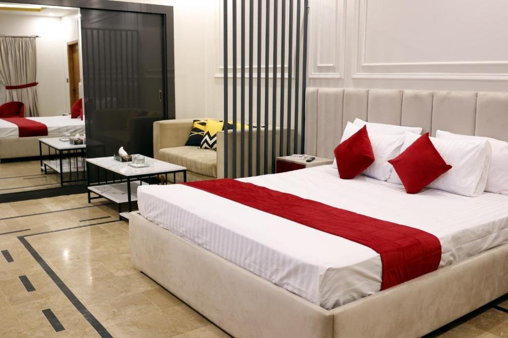 Deluxe King Room (Gulshan 4 Branch)