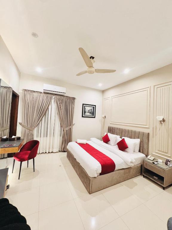 Standard King Room (DHA Branch)